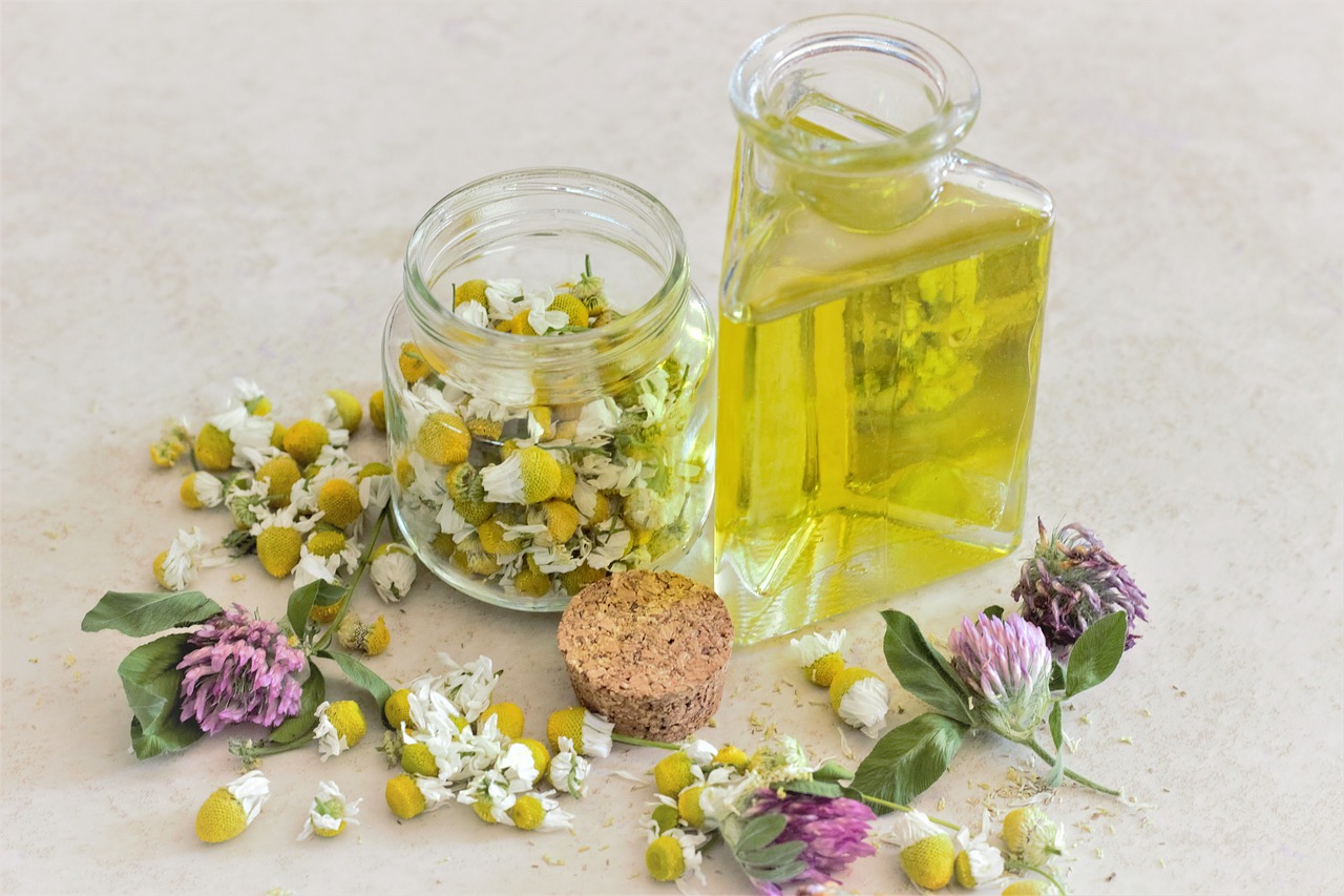 chamomile, oil, aromatherapy-3442807.jpg